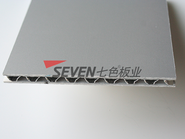 鋁質(zhì)瓦楞復(fù)合板